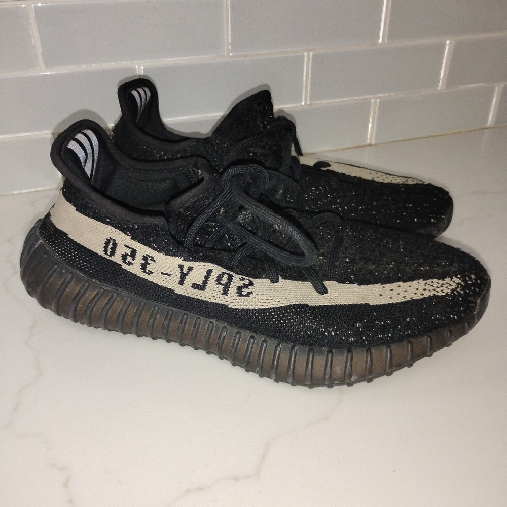 Yeezy Boost 350 V2 2022 "Oreo" Black and Cream Sneakers Size 6